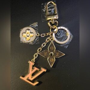 Louis Vuitton Gold and Brown Monogram Key Holder Key Chain
